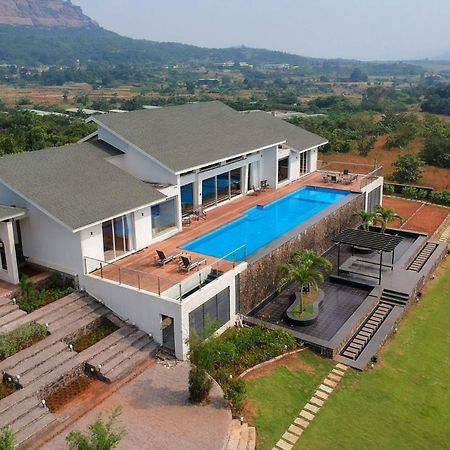 Stayvista'S Villa 107 At Canary Farms - Pure Veg With Huge Lawn, Pool And Home Theatre Лонавала Экстерьер фото